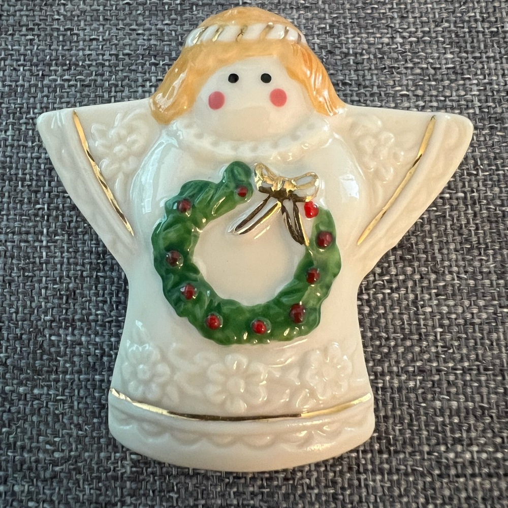 Porcelain Ceramic Angel Brooch Pin Wearing Holiday Christmas Wreath Wings Spread
